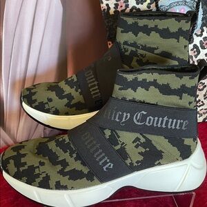 JUICY COUTURE ARIELLA OLIVE & BLACK CAMO KNIT SNEAKERS WITH WHITE SOLE SZ 9.5